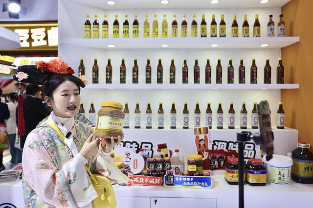品受捧 科技赋能老字号焕发新活力麻将胡了2模拟器王致和减盐减糖食(图1)